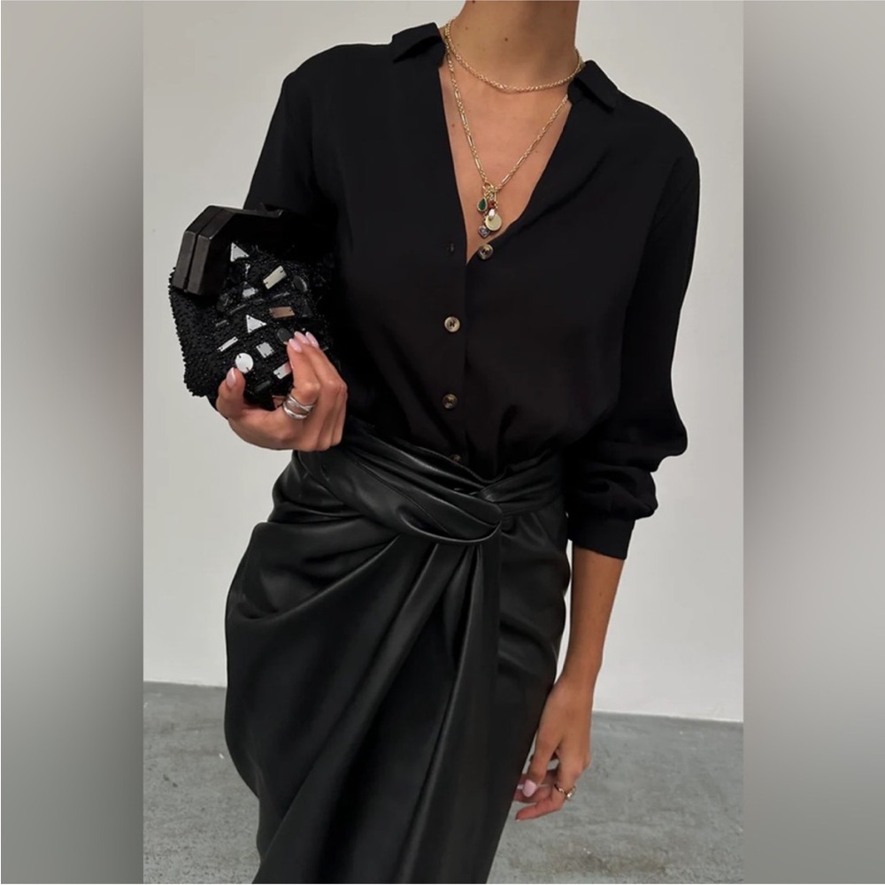 NWT Never Fully Dressed Black
Miley Shirt - Picture 10 of 12